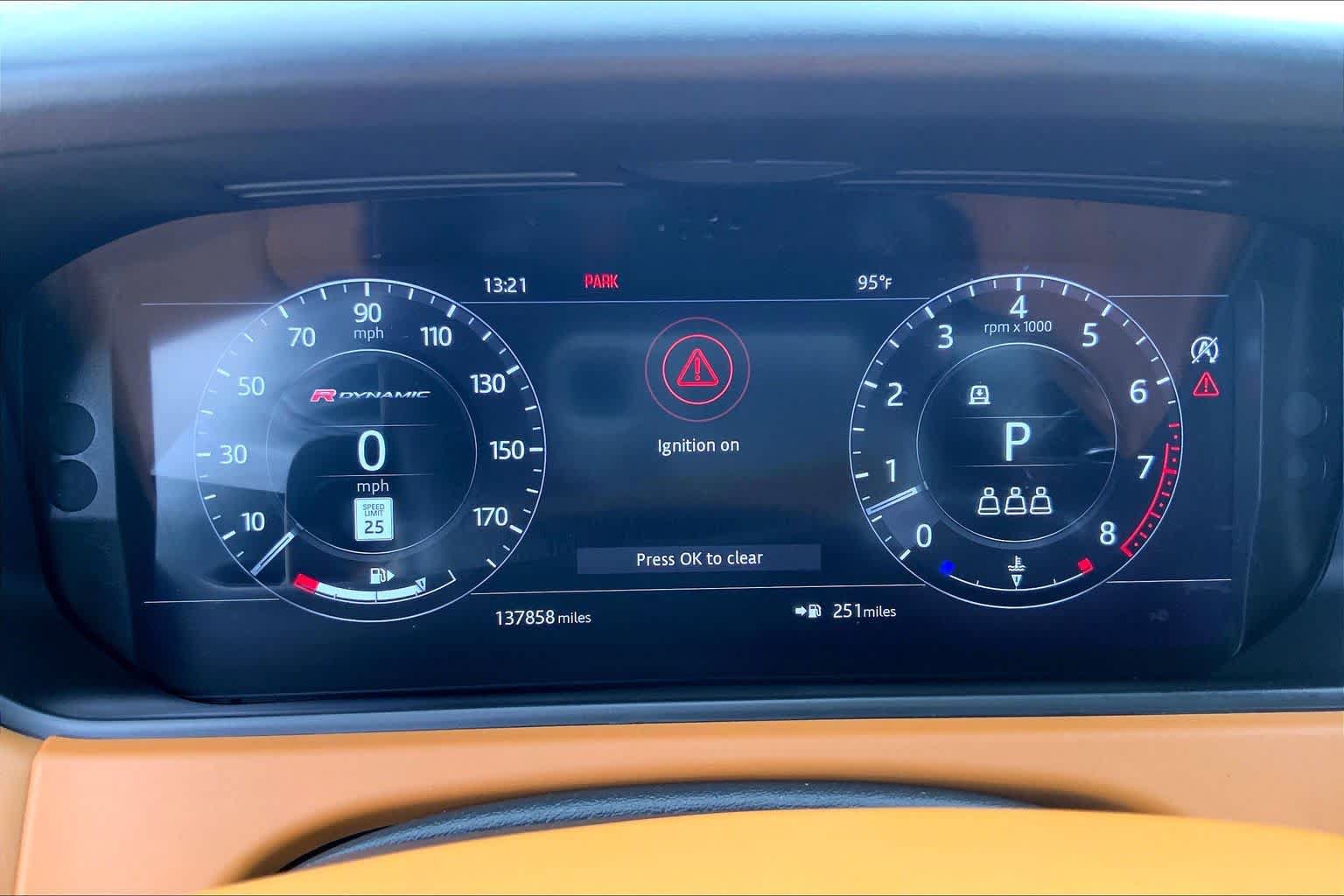 Used 2019 Land Rover Range Rover Velar R-Dynamic SE AWD/4WD image 26
