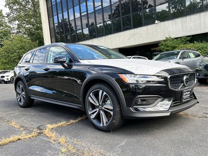 New 2026 Volvo V60 B5 Cross Country Plus w/ Protection Package Premier