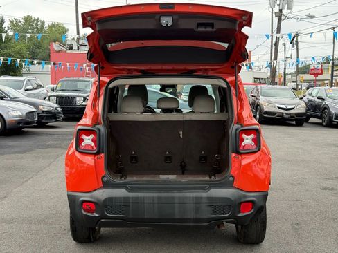 Used 2017 Jeep Renegade Latitude w/ Cold Weather Group image 11