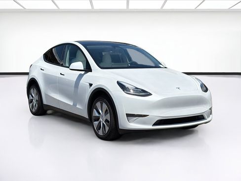 Used 2023 Tesla Model Y Long Range AWD/4WD image 3