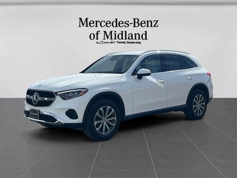 Used 2025 Mercedes-Benz GLC 300 4MATIC image 3