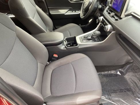 Certified 2025 Toyota RAV4 LE AWD/4WD image 17