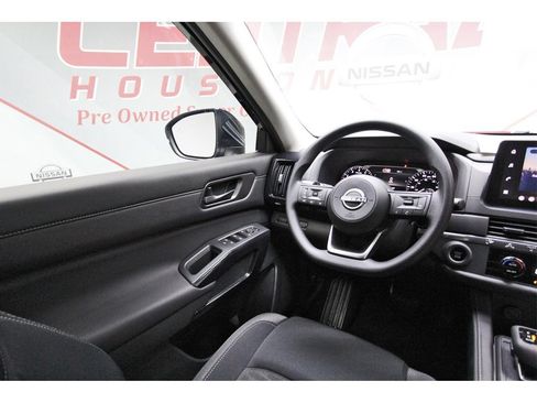 New 2026 Nissan Pathfinder S image 6