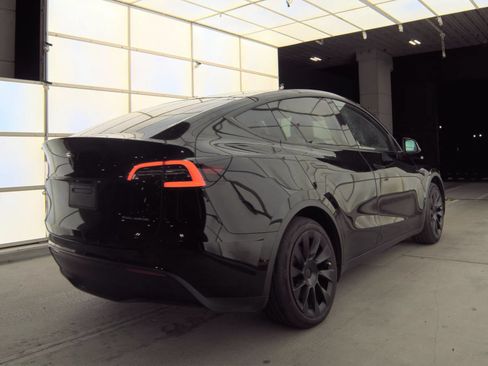 Used 2021 Tesla Model Y Long Range AWD/4WD image 6