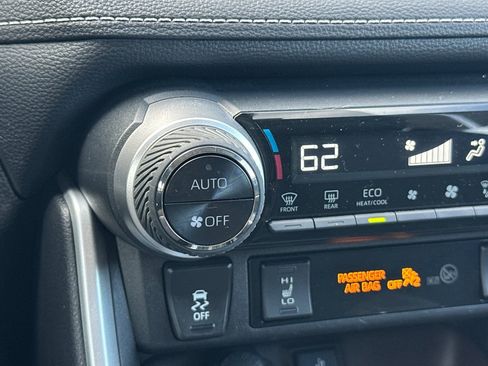 Used 2021 Toyota RAV4 Limited image 28