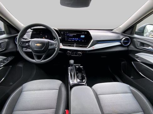Used 2025 Chevrolet Trax LT FWD image 14