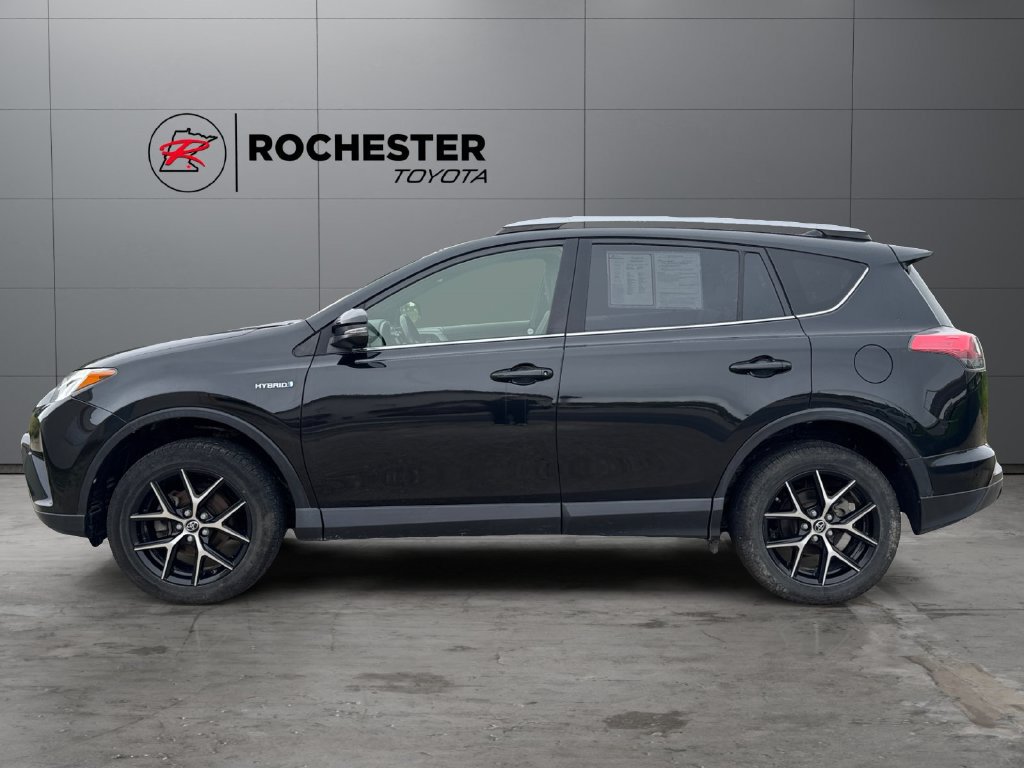 Used 2018 Toyota RAV4 SE AWD/4WD image 2