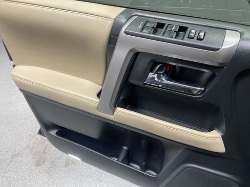 Used 2016 Toyota 4Runner SR5 image 14