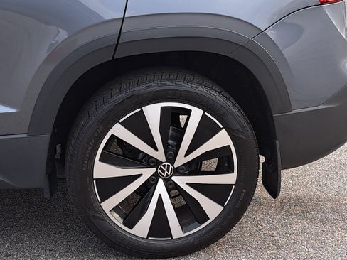 Certified 2023 Volkswagen Taos SE image 31