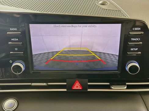 Used 2022 Hyundai Elantra SEL w/ Convenience Package FWD image 22