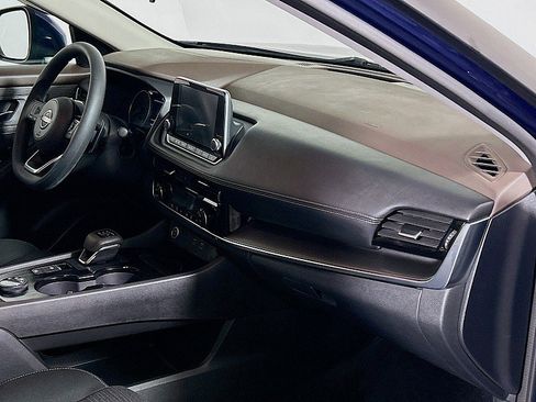 Used 2022 Nissan Rogue SV image 27