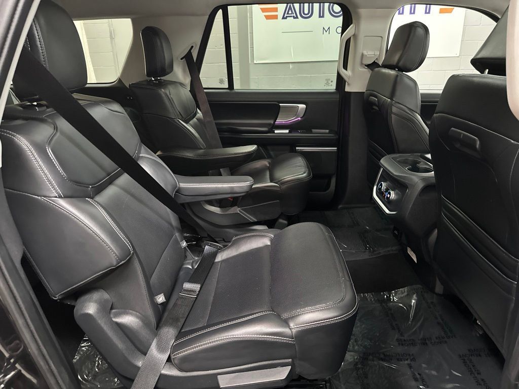 Used 2025 Ford Expedition Max Platinum AWD/4WD image 19