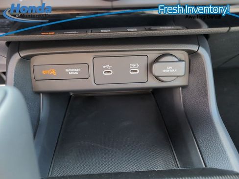 Used 2025 Honda Civic Sport image 32