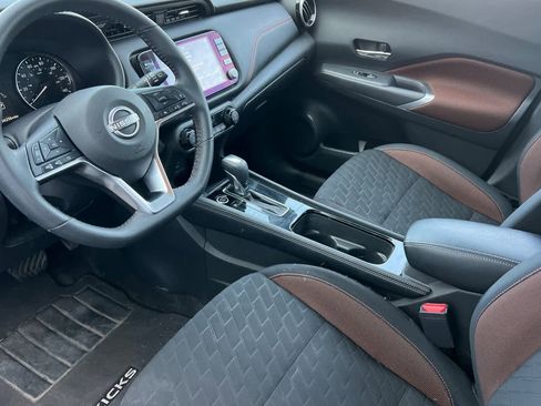 Used 2023 Nissan Kicks SR image 12