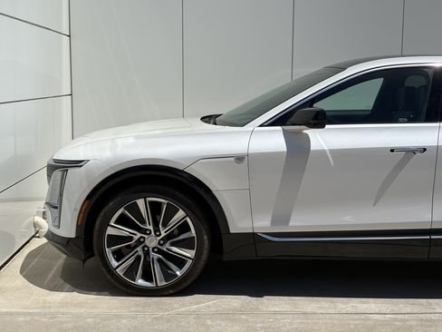Certified 2024 Cadillac Lyriq Luxury RWD image 5