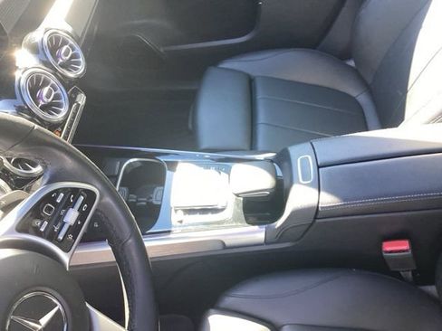 Used 2021 Mercedes-Benz GLB 250 4MATIC w/ Premium Package image 21