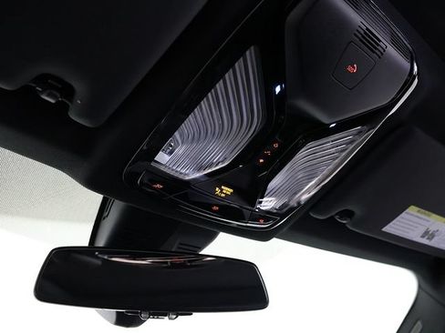 Used 2025 BMW 330i xDrive Sedan AWD/4WD image 25