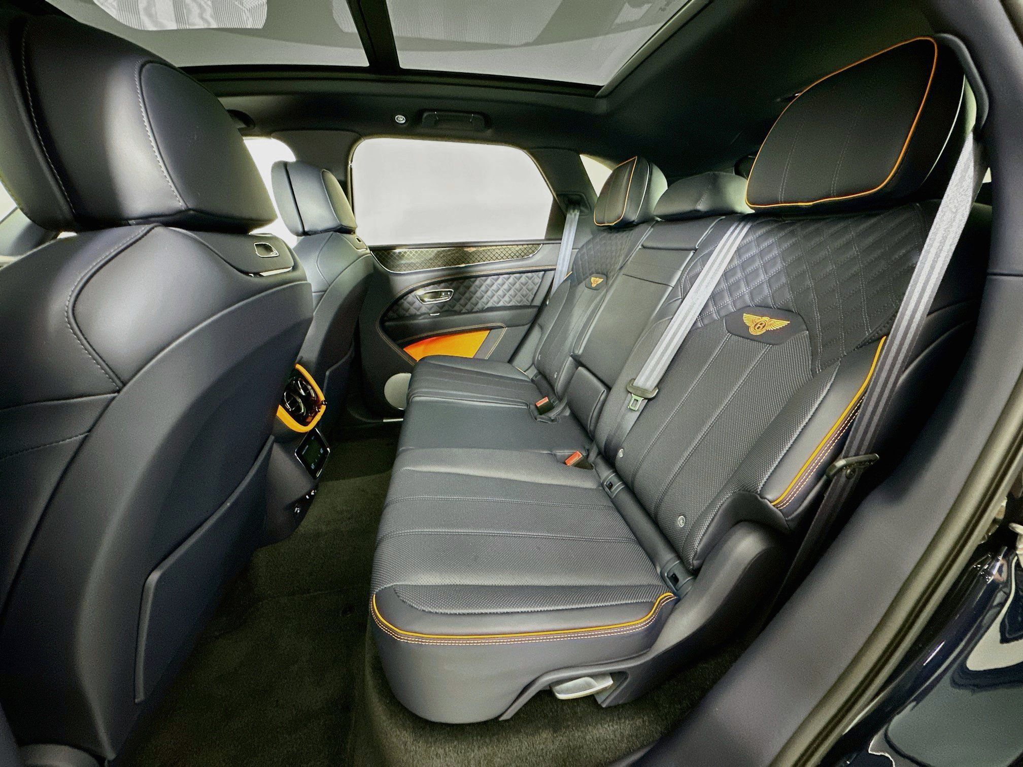 Certified 2025 Bentley Bentayga AWD/4WD image 24
