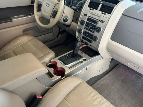 Used 2010 Ford Escape XLT image 16