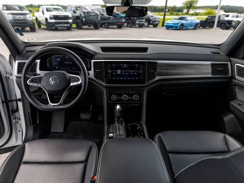 Used 2023 Volkswagen Atlas Cross Sport SE w/ Panoramic Sunroof Package FWD image 9
