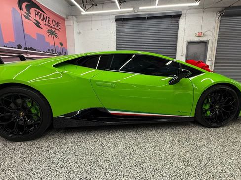 Used 2018 Lamborghini Huracan Performante image 24