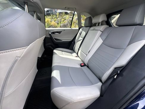 Used 2019 Toyota RAV4 XLE Premium w/ Cold Weather Package AWD/4WD image 18