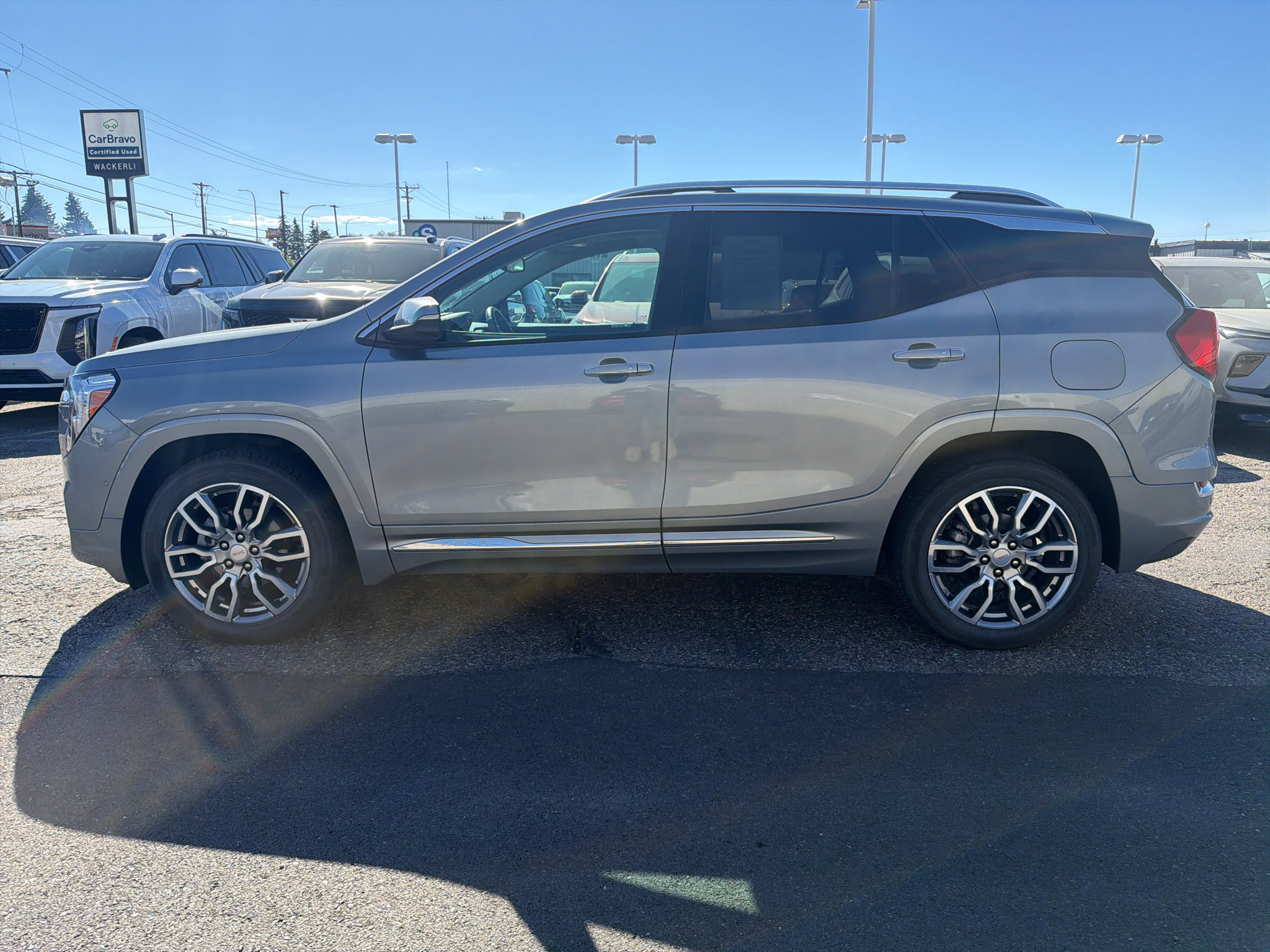 Used 2023 GMC Terrain Denali AWD/4WD image 2