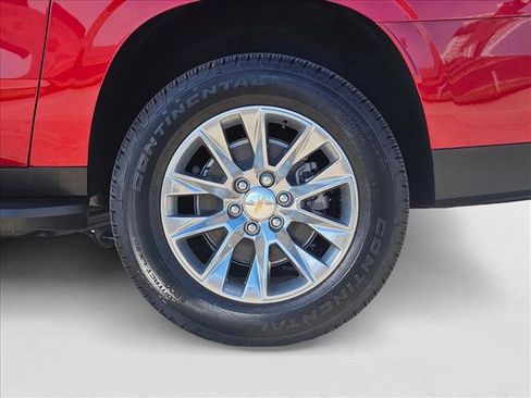 New 2025 Chevrolet Suburban Premier image 10