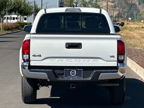 Used 2023 Toyota Tacoma SR5 AWD/4WD image 4