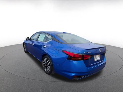 Used 2025 Nissan Altima 2.5 SV FWD image 11