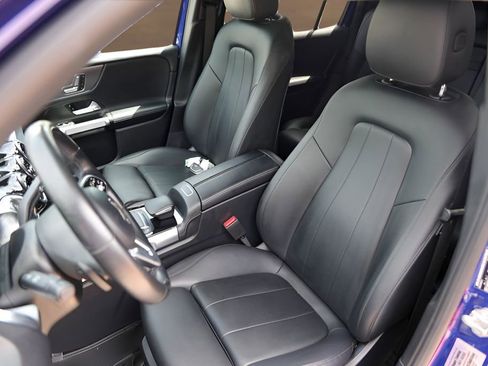 Used 2021 Mercedes-Benz GLB 250 4MATIC image 7