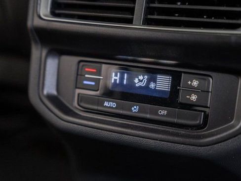 Used 2025 Volkswagen Atlas Peak Edition SE image 34