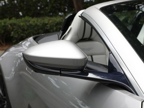 Used 2023 Aston Martin V8 Vantage Roadster RWD image 35