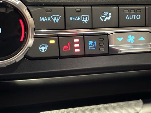 Used 2025 Ford F450 Platinum w/ Platinum Plus Package image 25