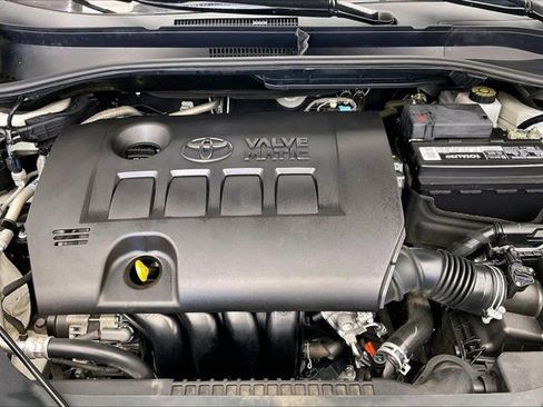 Used 2019 Toyota C-HR Limited image 9