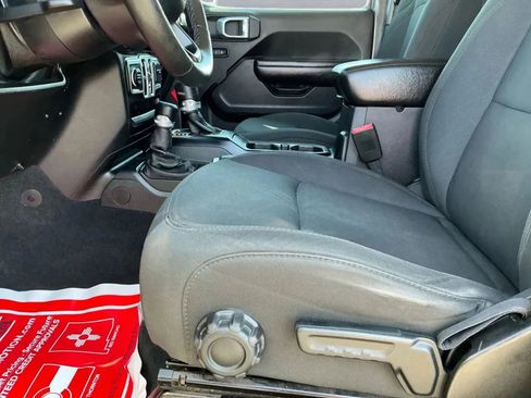 Used 2018 Jeep Wrangler Unlimited Sport S image 12