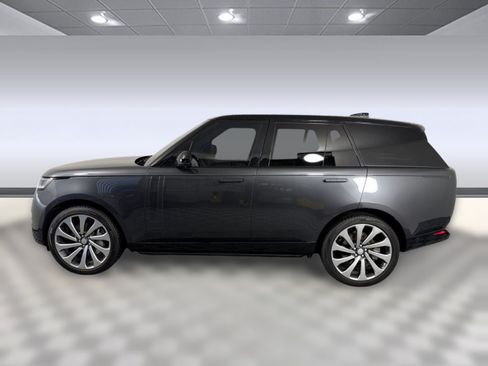 Used 2023 Land Rover Range Rover SE AWD/4WD image 2