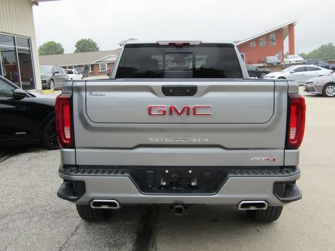 Used 2024 GMC Sierra 1500 AT4 w/ Technology Package AWD/4WD image 4
