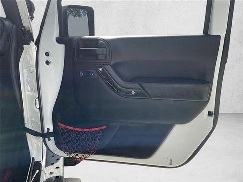 Used 2018 Jeep Wrangler Unlimited Rubicon AWD/4WD image 15