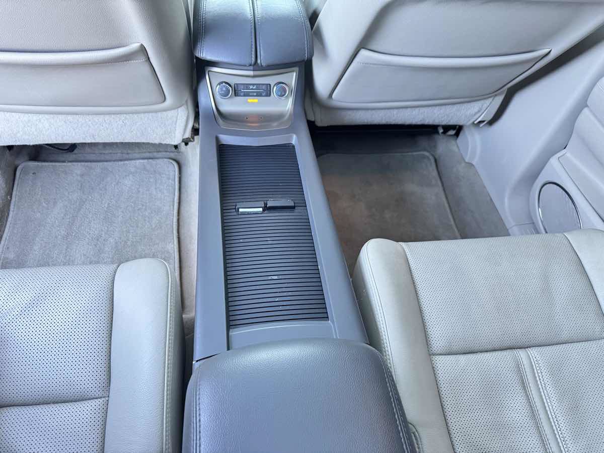 Used 2012 Lincoln MKT AWD image 31