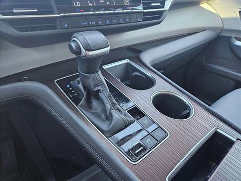 Used 2023 Toyota Sienna XLE image 12