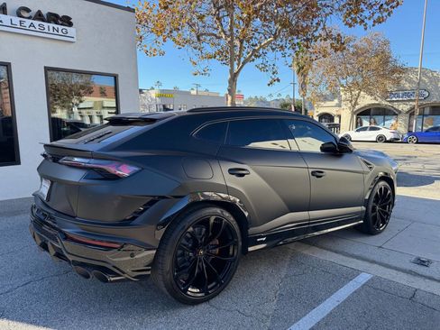Used 2023 Lamborghini Urus S image 8