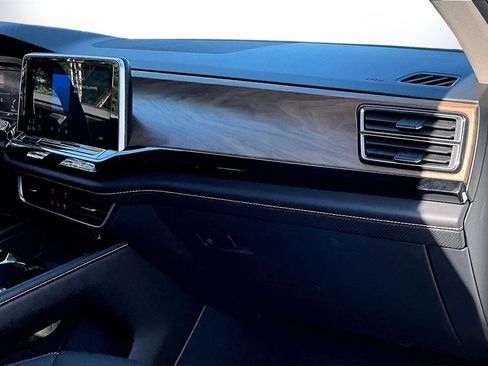 Used 2024 Volkswagen Atlas SE image 19