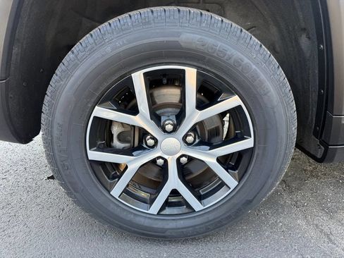 Used 2023 Jeep Grand Cherokee L Limited w/ Luxury Tech Group II AWD/4WD image 53