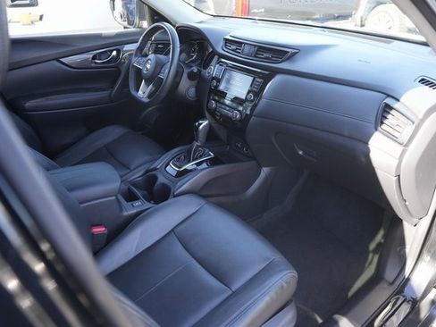 Used 2018 Nissan Rogue SV image 17