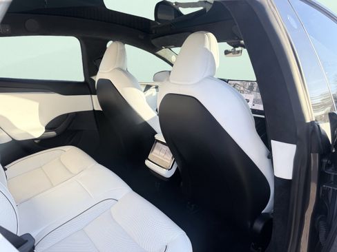Used 2021 Tesla Model S Plaid image 36