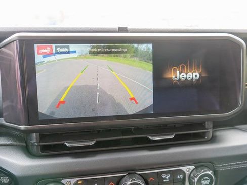 Used 2025 Jeep Wrangler Unlimited Sahara w/ Technology Group AWD/4WD image 24
