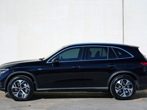 Used 2025 Mercedes-Benz GLC 350e 4MATIC image 53