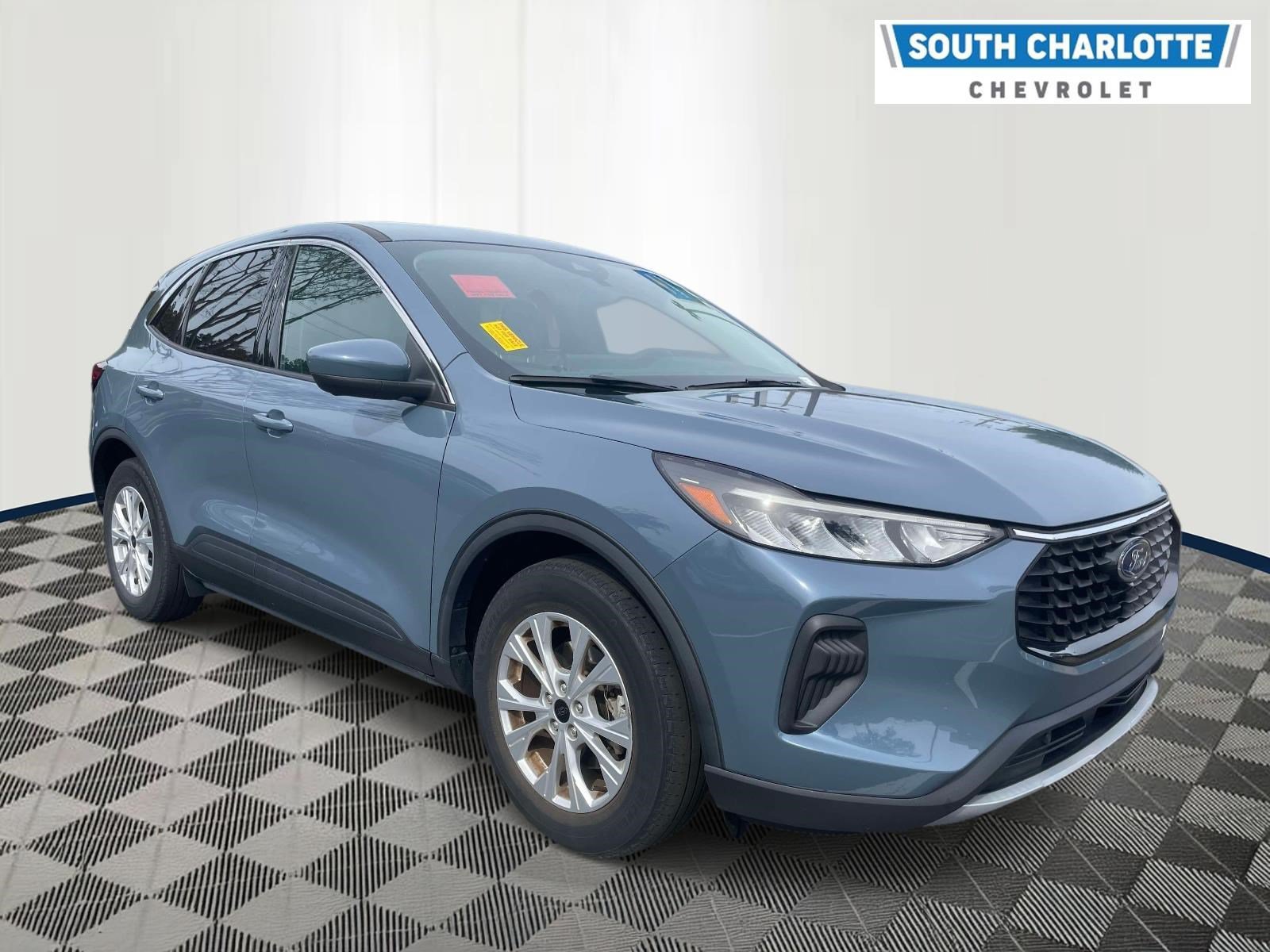 Used 2023 Ford Escape Active w/ Tech Pack #2 FWD image 3