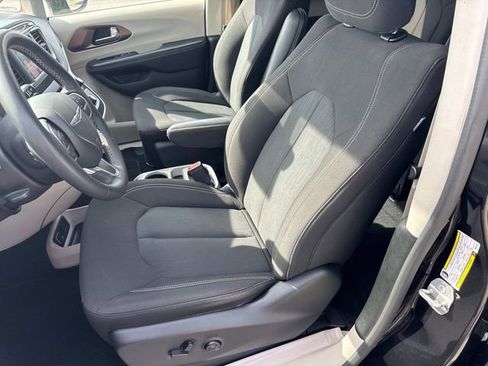 Used 2023 Chrysler Voyager LX FWD image 27